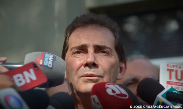 Representação do Congresso Nacional, com a Câmara dos Deputados em destaque, simbolizando o local da discussão sobre a anistia.